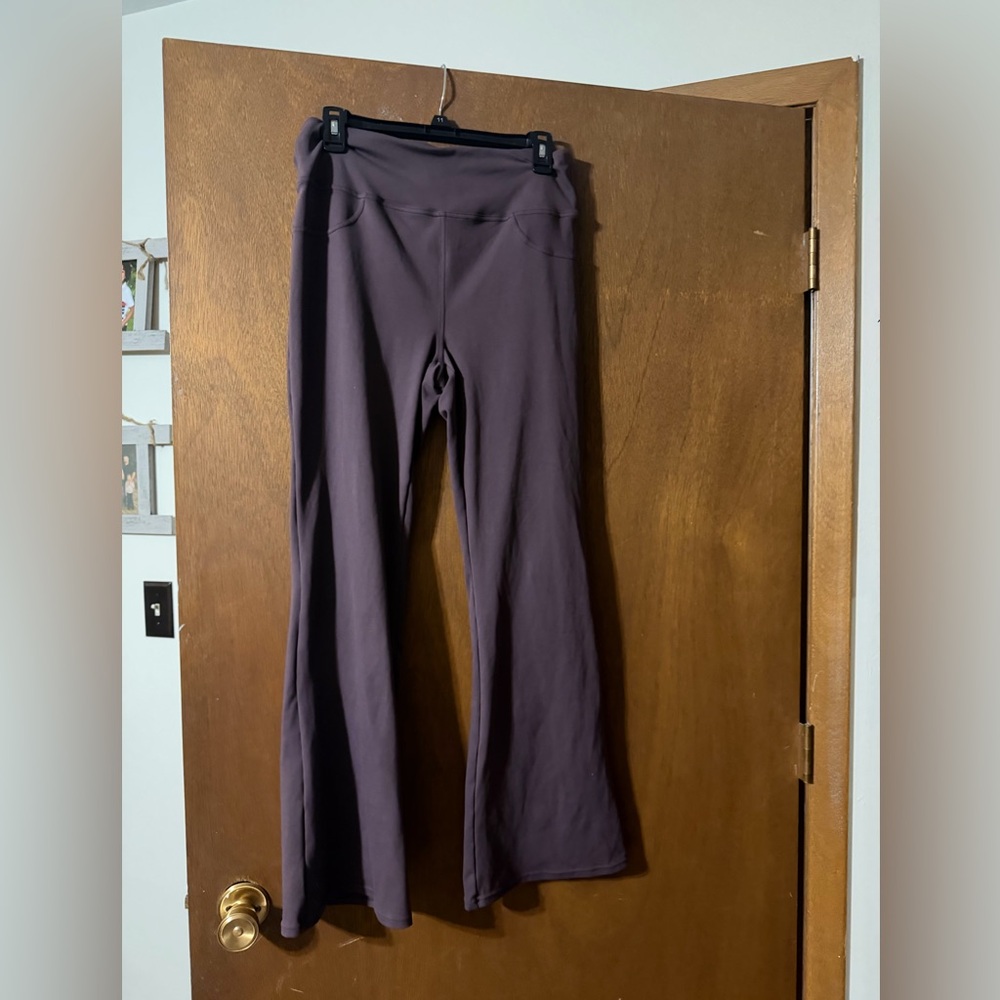 HALARA Straight Leg Pants in Dusty Purple